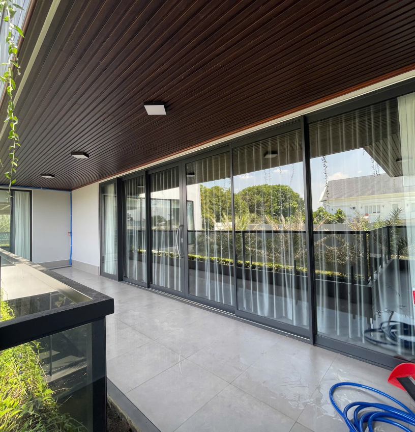 Cửa nhôm kính mẫu 01