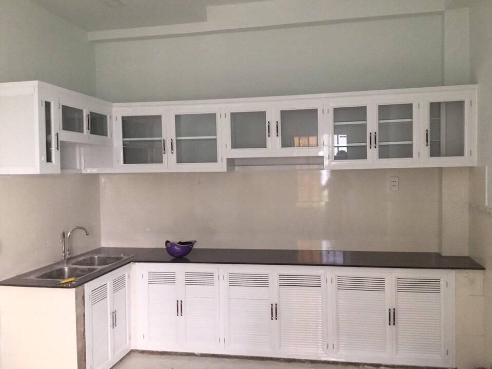 Thi công tủ bếp nhôm kính: thi công nhôm kính Cần Giuộc