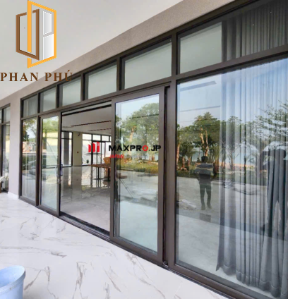 Cửa nhôm kính màu xám 